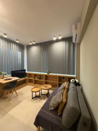 Warm urban-chic corner apartment