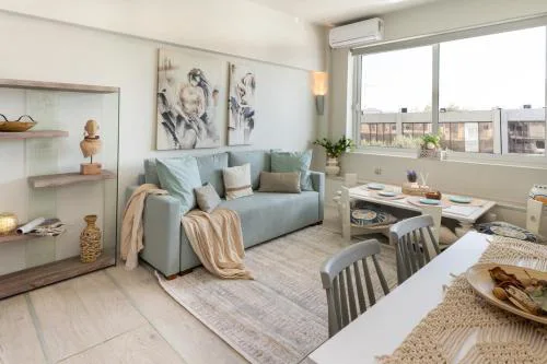 White Tower Suite near the Harbor