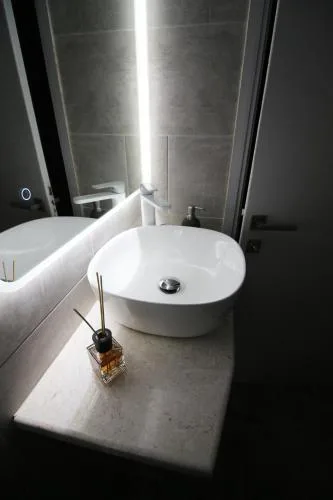 Yannis Apartments - Stylish Stay with High-Speed Wi-Fi