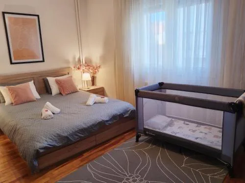 2BDR Downtown Veria Peach Blossom
