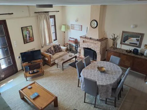 Ilias home Arachova