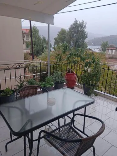 Bright Seaside Apartment, Itea