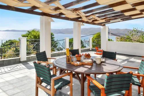 Charming Villa with Sea View in Karistos