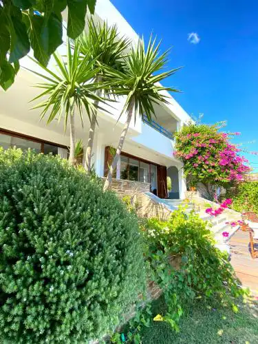 Svolis Beachhouse - Villa Set in a Beautiful Bay