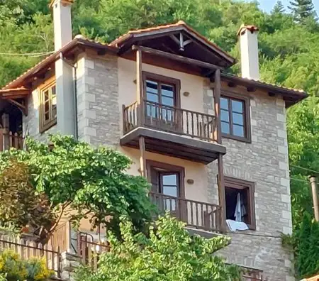Maisonette Korfes-Δύο Αυτόνομοι Όροφοι Πέτρινης Βίλας