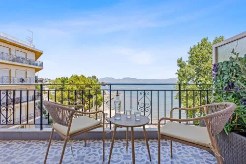 Central Beachfront Apt with a Breathtaking View!
