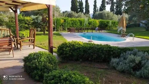 Luxurious 6 bedroom villa In a great location