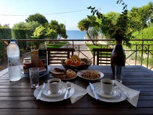 Villa Bella Loukisia - Beachfront 5-Bedroom Villa for 10 Guests