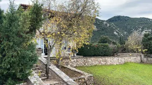 Alemarni Parnassos