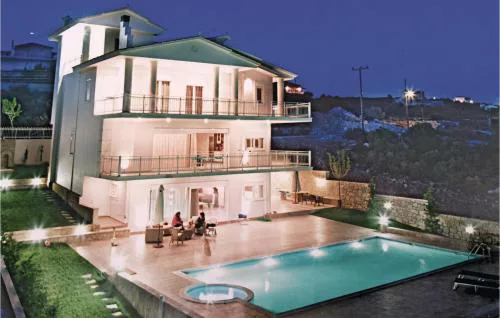 Lovely Home In Theologos