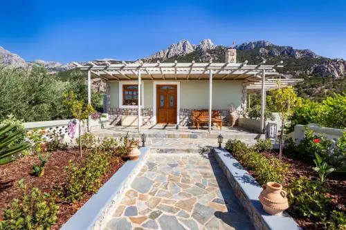 Reisis Family Residence