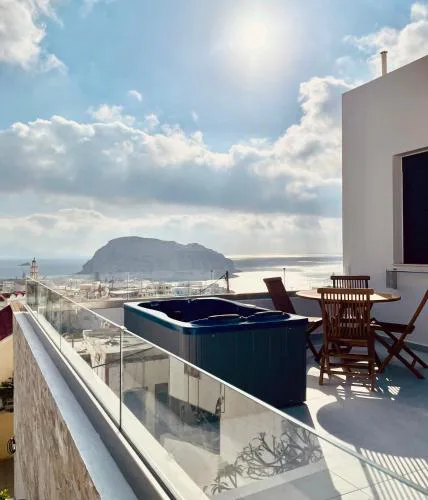 Majestic View Villa - Outdoor Jacuzzi