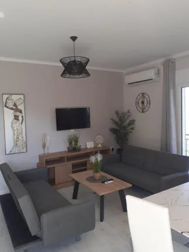 Lakis house