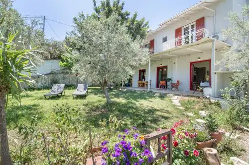 Cozy 2-bdrm-house With Garden