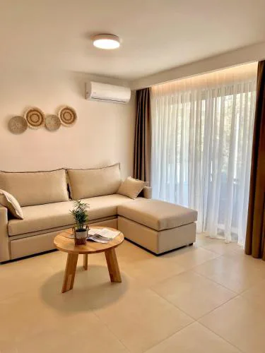 Myraẽ Living