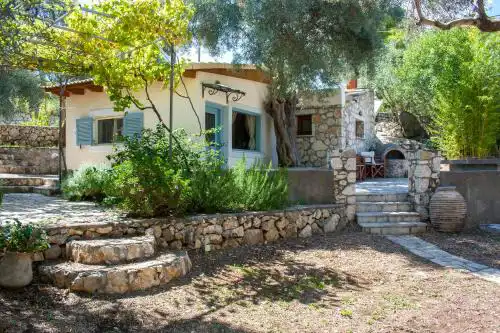 Olive Grove Cottage - Excellent View