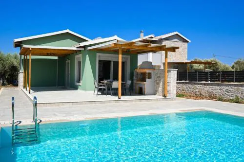 Small Halipoma Laertes into Lefkada town close