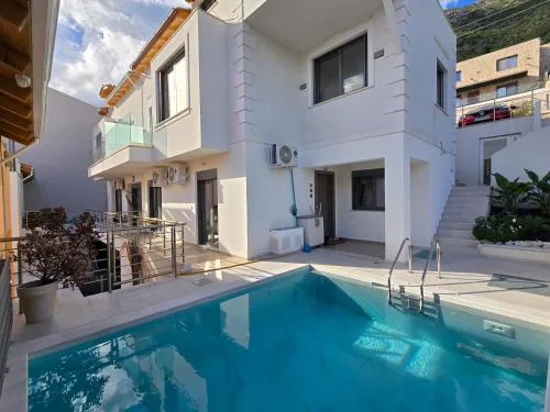 Blue Moon Apartments