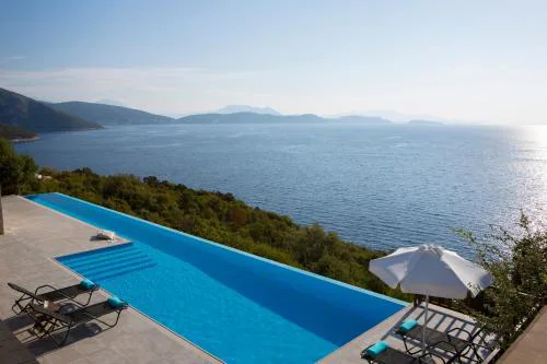 Villa Massalia - Infinity Lap Pool with Majestic Seaview and sea access