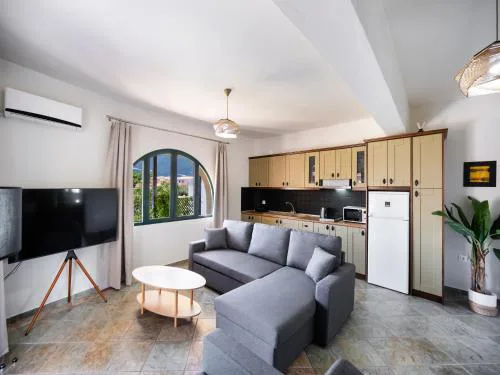 AMMOS Family Apartments & Rooms