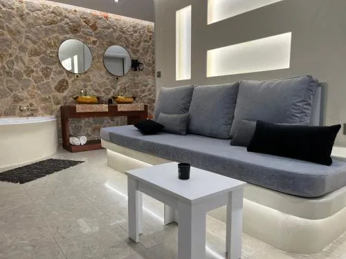 2-Luxury jacuzzi white suite by the sea