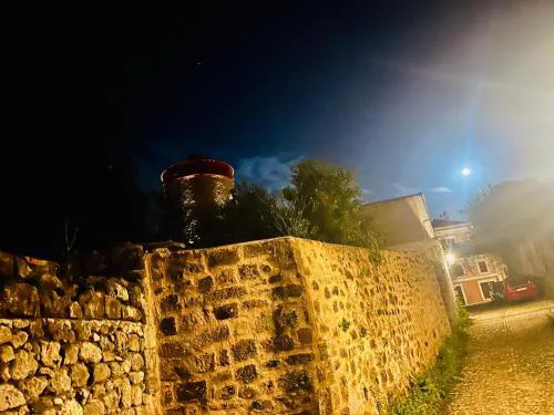 A medieval windmill tower 2bedrooms in the heart of old town with magnificent panoramic seaview and cityview