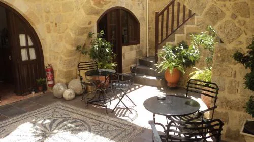 Camelot Traditional & Classic Hotel