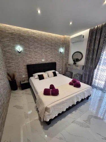 EFReMIAS PLACE