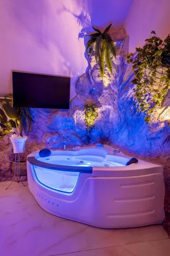 Ethnic Cave Suite