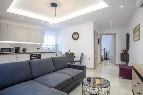 Hara's Cozy Apartment with Private Parking