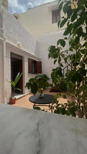 Isola Studio 1