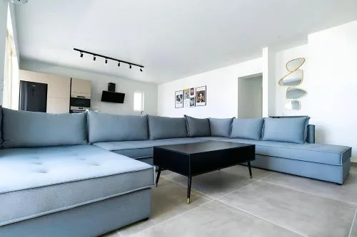 Mairyloy city luxury apartment