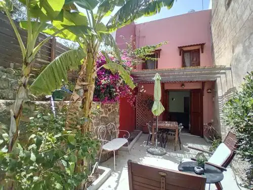 Old Town House with Garden, Fully Equipped & Peaceful