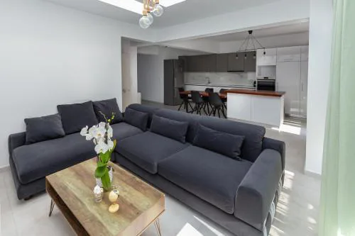 Rhodes Central Flat
