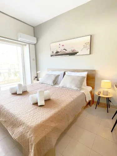 Rhodes Central: King Bed Studio