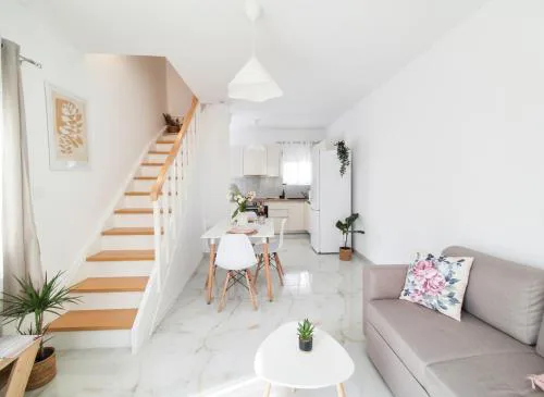 Rodini Home Ylia - Maisonette with yard