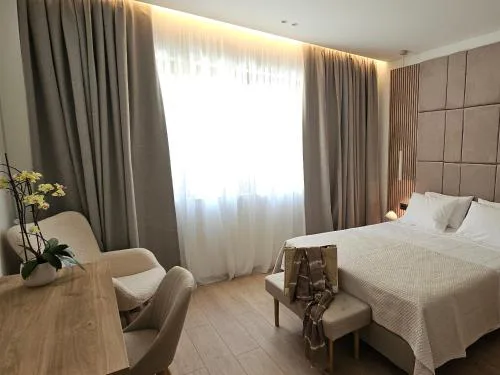 S & E luxury city residences