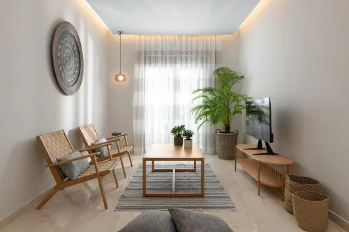 Stylish Rhodes Apartment with Prime Location - L & C City Escape