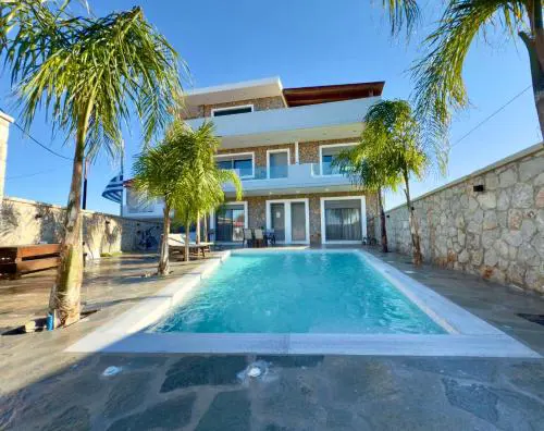 Odysseia Stay Pool & Private Jacuzzi 2min Beach