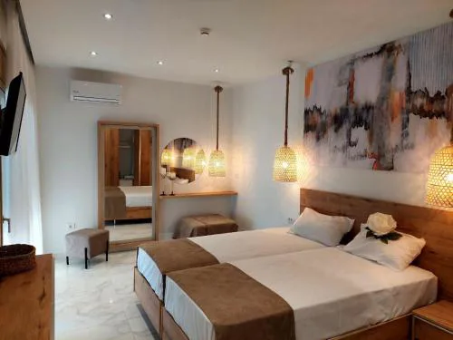 Alexa Luxury Suites