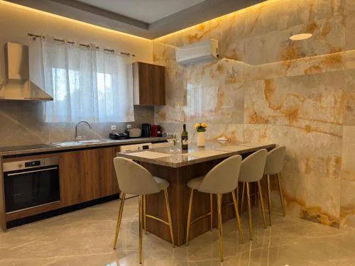 CARISSA SUITES a