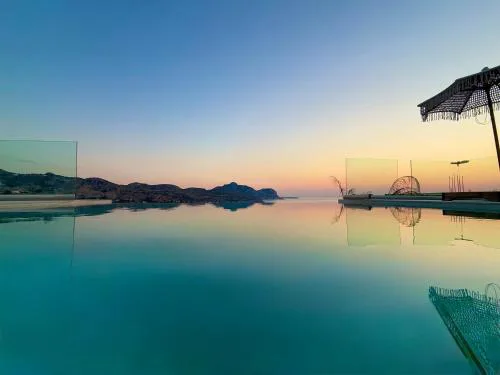 Blue Infinito Boutique Villa, Infinity Pool , Heated Jacuzzi & Panoramic Sea View