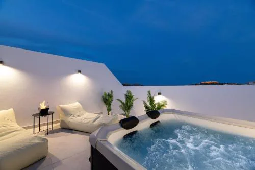 Onar -Quiet Luxury Suites with Private Jacuzzi-Ideal for Couples