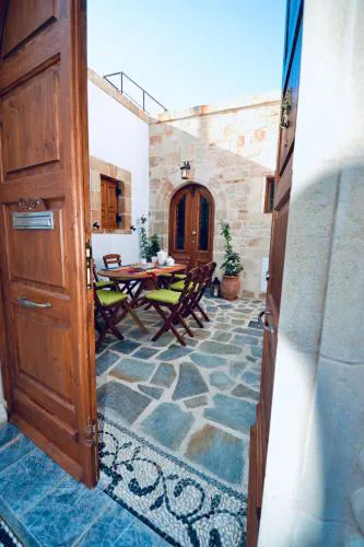 Villa Patitiri Traditional House with hot tub