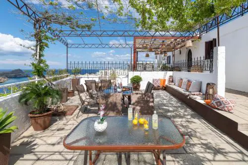 Apostolos Rooms