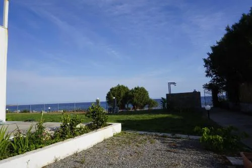Nicholas Waves Beach Studios
