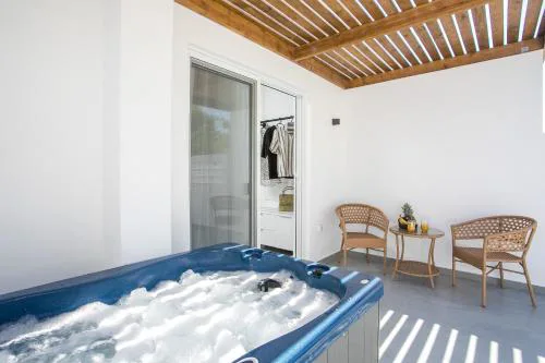 Calma Luxury Studios & Suites