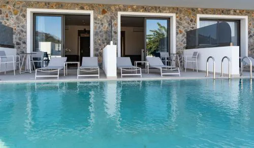 Zoes Hotel & Suites