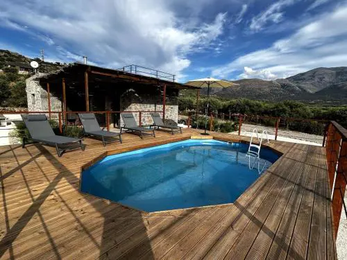 DOXA PETRA Small villa with pool