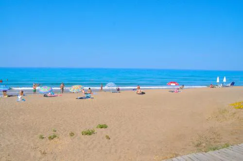 Beachfront holiday Houses Yannis on Agios Gordios beach